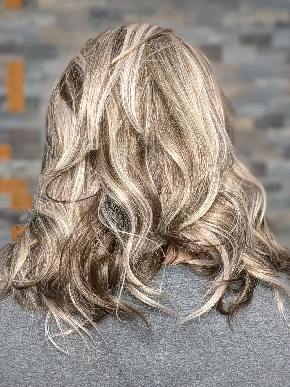 Sloan Desert blonde Layered Shoulder-Length Wig in Ash Brown with Blonde Highlig